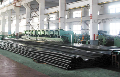 小型搭縫硫化機(jī)11米長(zhǎng)，最高制作3米高壩袋